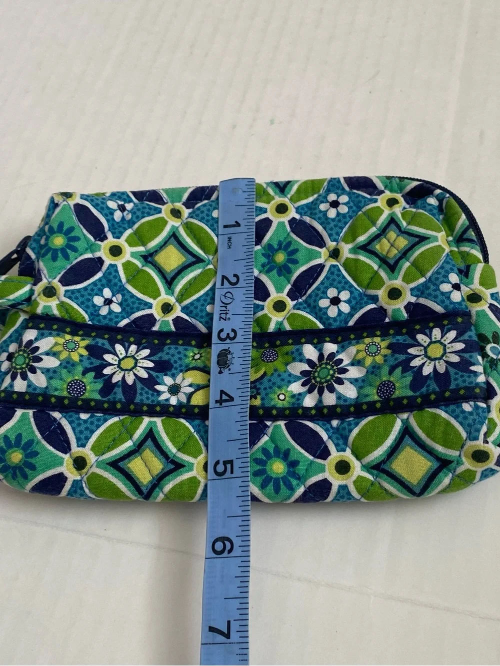 Vera Bradley Daisy Daisy Small Cosmetic Pouch  Excellent Condition